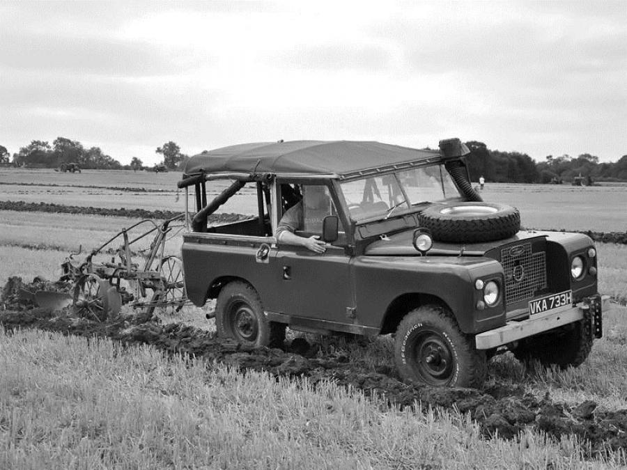  Land Rover Series III 88 Soft Top 1971 года  (фото 2 из 2)